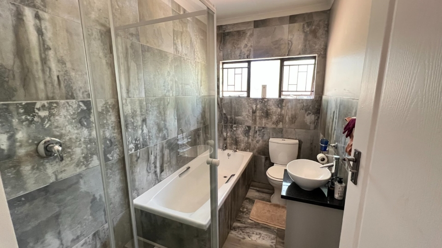 4 Bedroom Property for Sale in Pellissier Free State